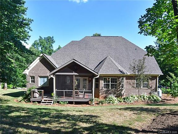 3rd image of 186 Draper Dr