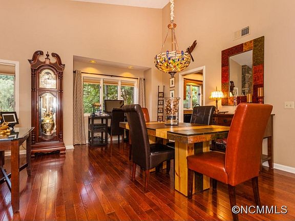 5th image of 408 Live Oak Ln