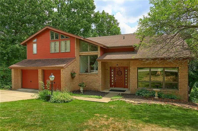 1st image of 261 Lynn Ann Dr