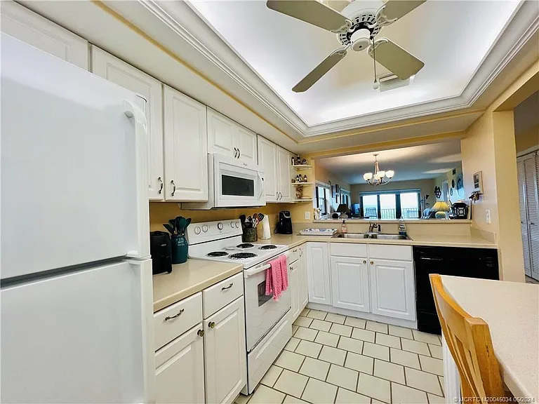 7430 S Ocean Dr — Photo 8