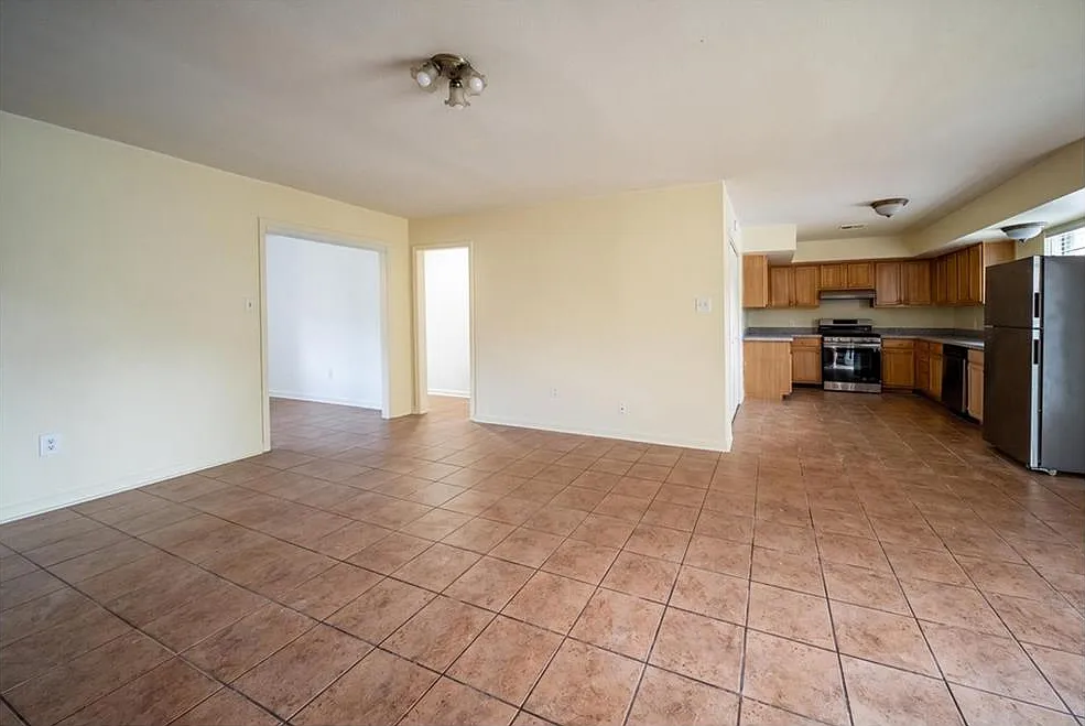 2 bed, 1.5 bath, 1200 sqft, $1,650 — Photo 4