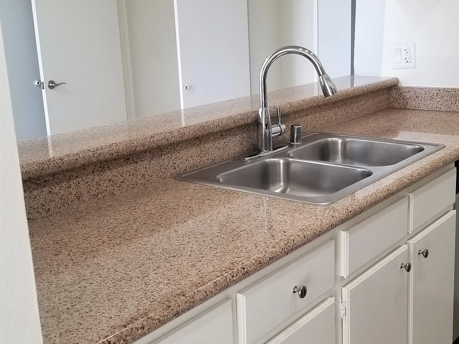 1375 Midvale Apartments — Photo 4