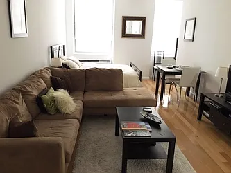 Rented by R New York