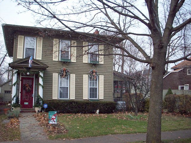 1st image of 506 W 1st St