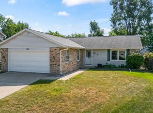 34 Spring Valley Ln, Streamwood, IL 60107