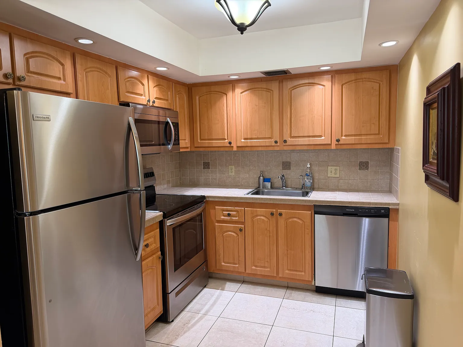 2 bed, 1.5 bath, 953 sqft, $1,700 — Photo 2