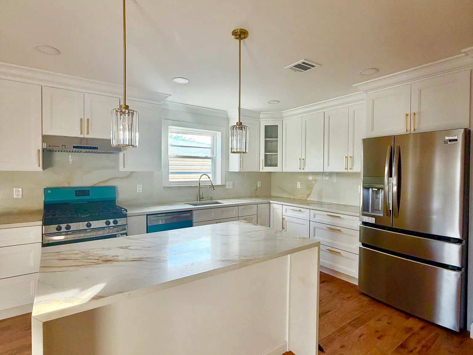 3 bed, 1420 sqft, $2,900 — Photo 3