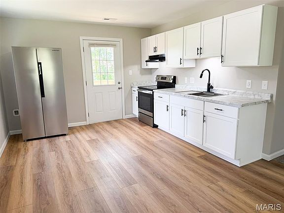 2nd image of 210 W Marvin Ave
