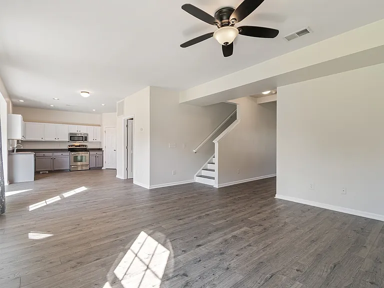 1006 Solomon Ln — Photo 7