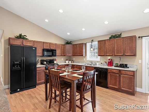 3rd image of 5931 Meadowmohr Ln