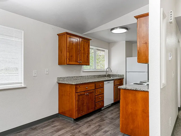 Erin Court — Photo 15