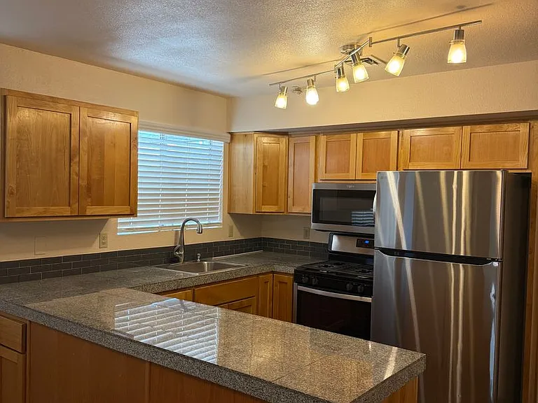 1342 S Sunset Dr — Photo 3
