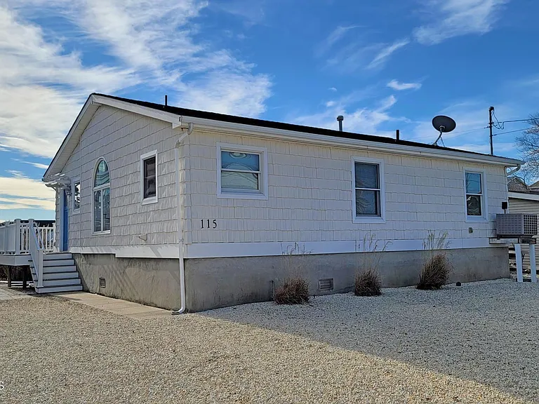 115 Charles Blvd — Photo 1