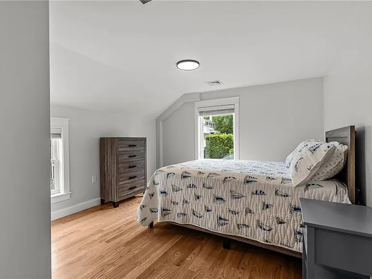 484 Thames St — Photo 18