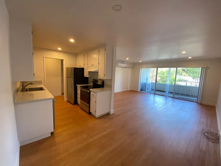 1320 Palos Verdes Drive (10) — Photo 2