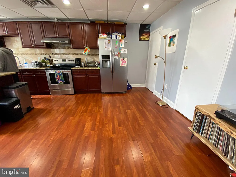 458 E Girard Ave