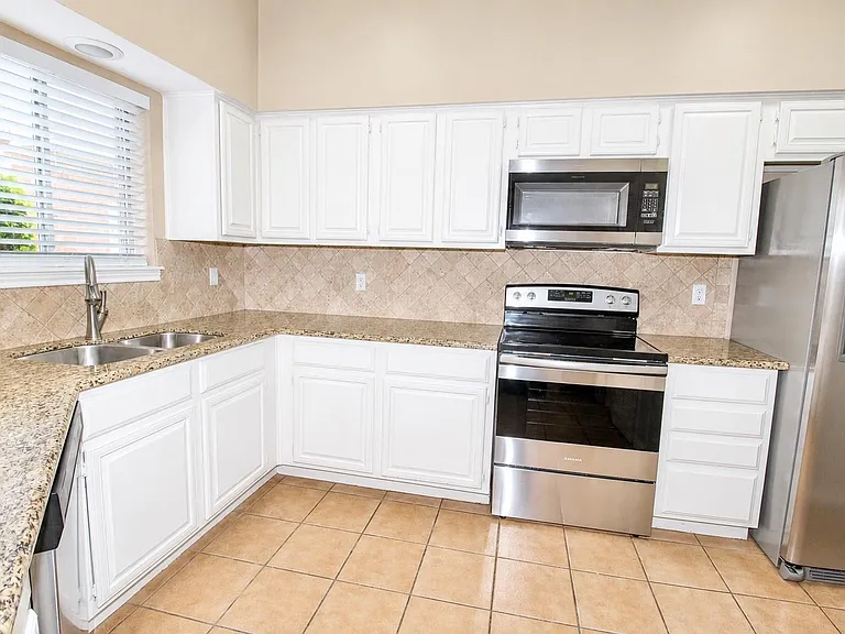 5916 Woodway Place Ct — Photo 2
