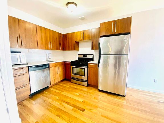 3rd image of 737 De Kalb Ave #2F