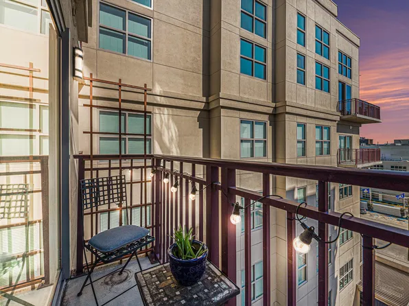 150 Bee St APT 714, Charleston, SC 29401