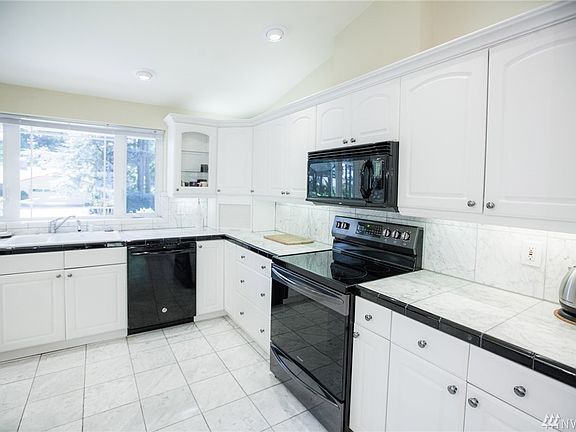 5th image of 2054 Lakemoor Dr SW