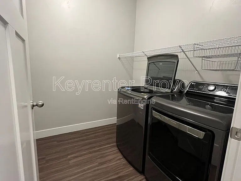 586 N 360 W — Photo 4