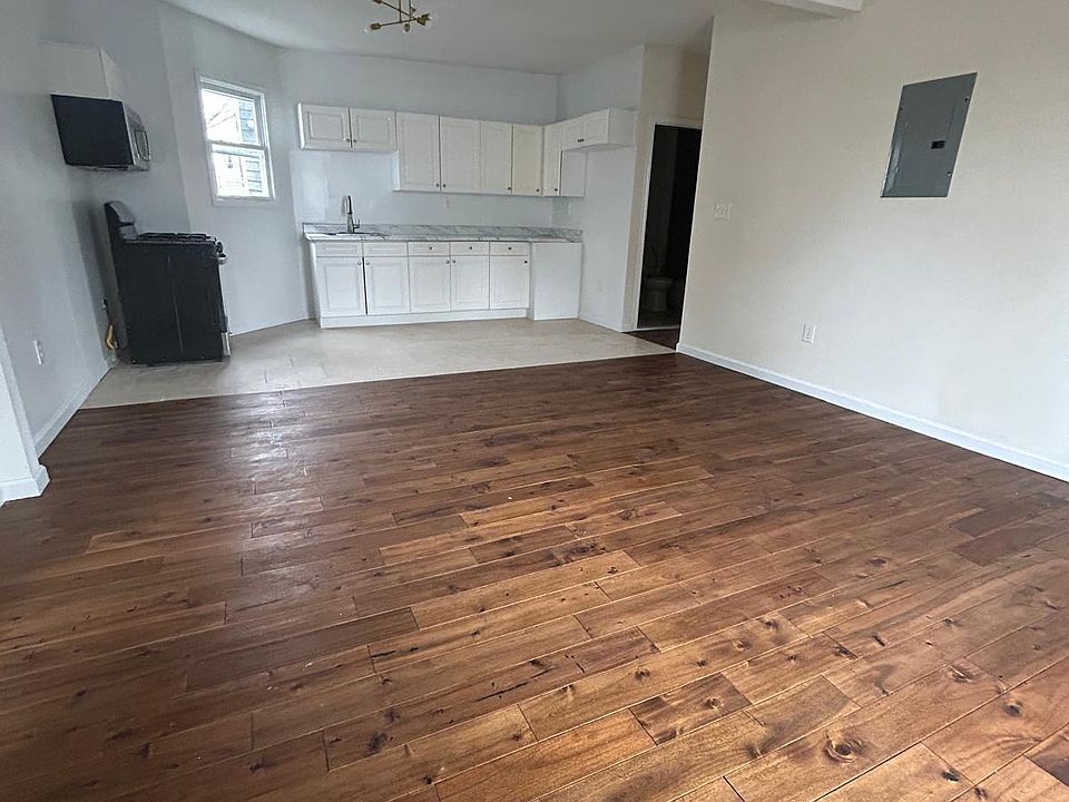 1st image of 826 S 15th St #3A