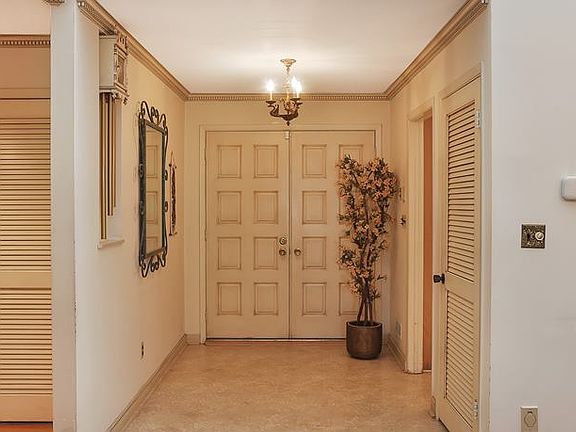 2nd image of 62 Canary Cres Unit 62