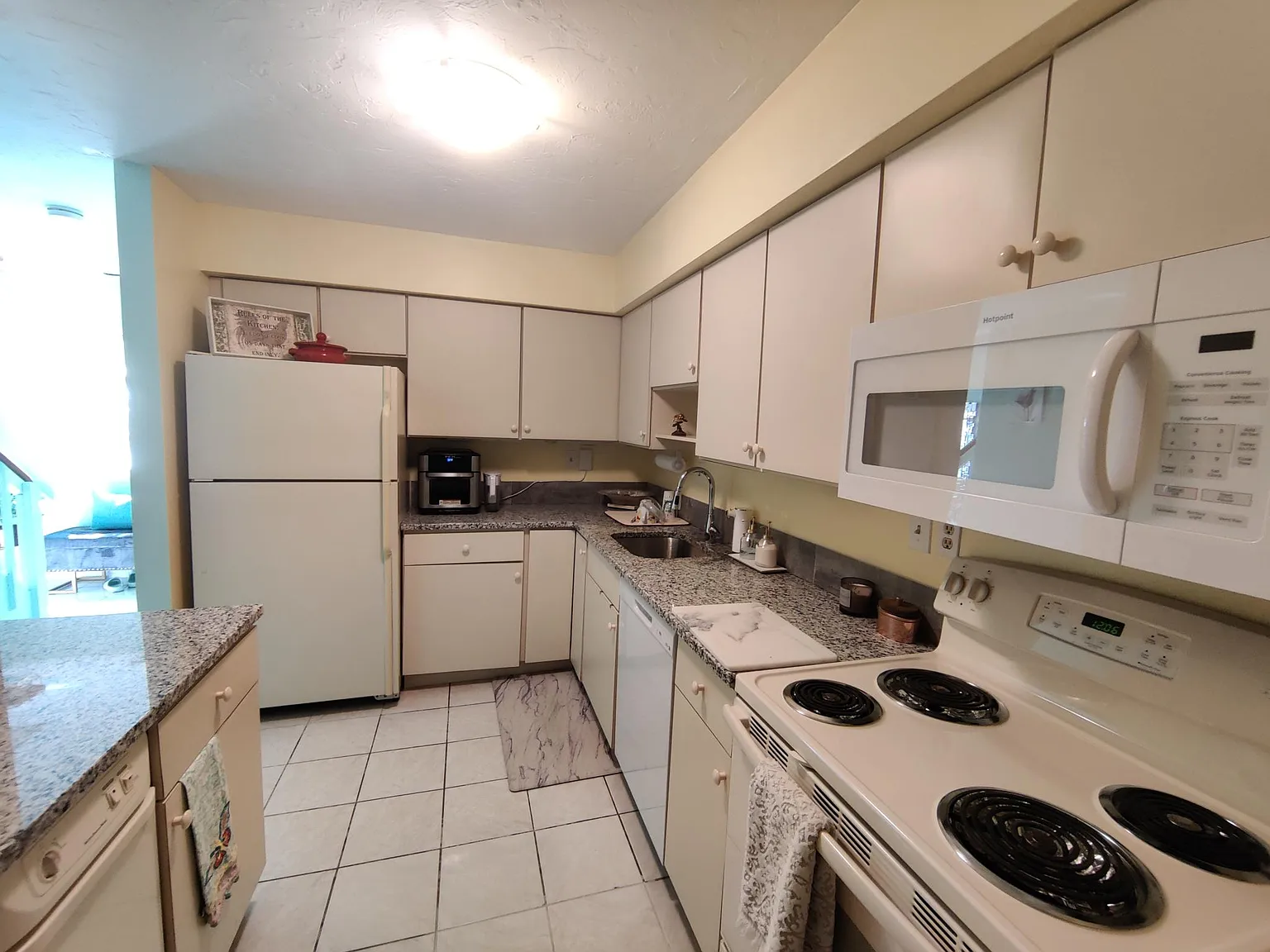 3 bed, 2.5 bath, 2000 sqft, $4,500 — Photo 3