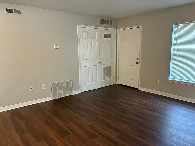 2702 W Kentucky St — Photo 2
