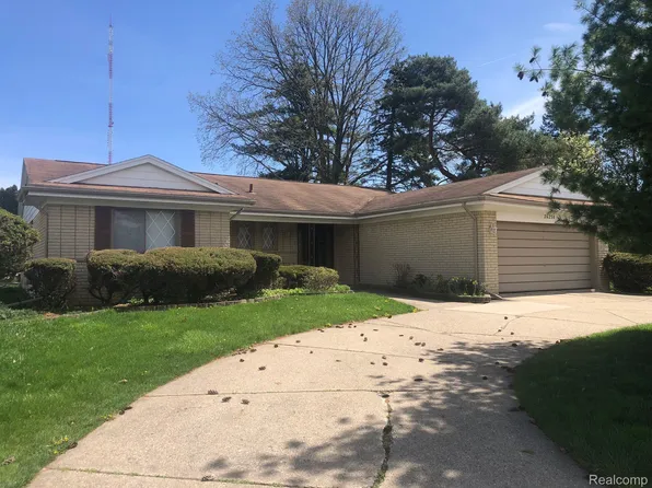 26256 Castleton Dr, Southfield, MI 48076