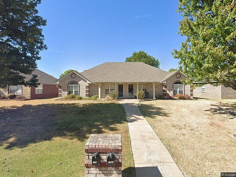 1209 Jeannie Ln — Photo 1