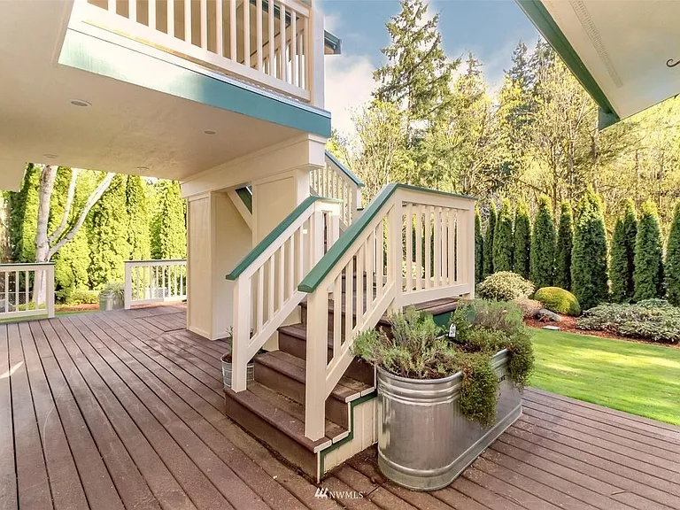 lower deck and stairway to master bedroom deck
