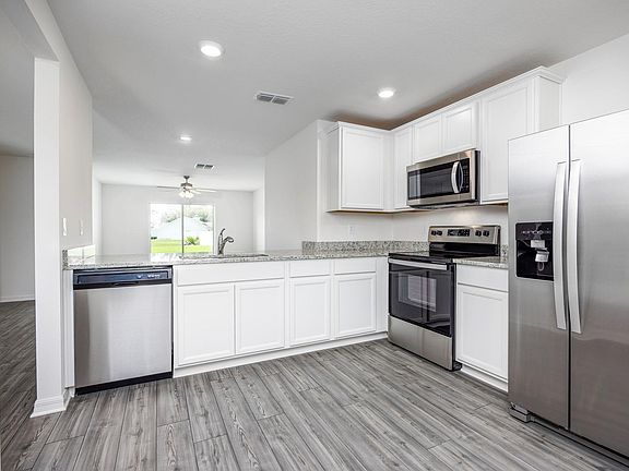 4th image of 375 SW Dwight Avenue