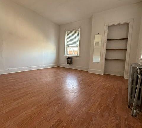 4th image of 535 Dickinson St