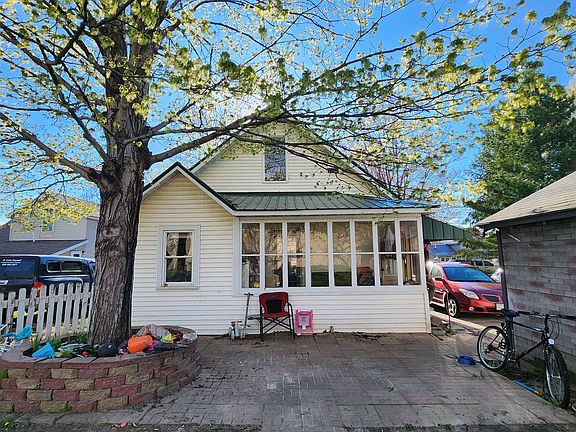 5th image of 261 N Jefferson St