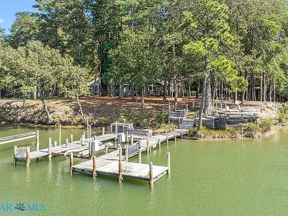 3rd image of 896 Sandy Point Rd