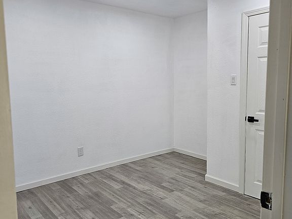 5th image of 2908 Legend Rd