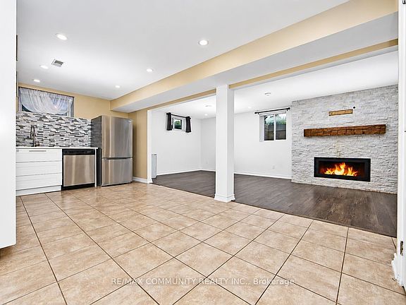 4th image of 52 Maple Ave #Basement