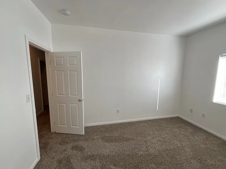 4915 E Russell Rd #142-8 — Photo 25