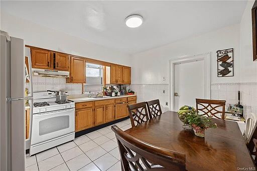 2nd image of 13 Cedar St APT 3