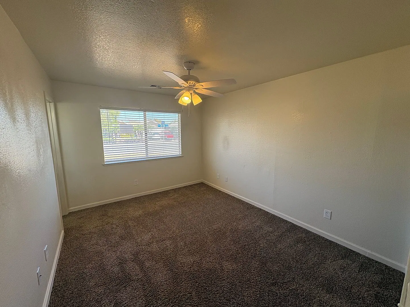 Beautiful Spacious& Cozy Home In Tulare Rent Ready! — Photo 4