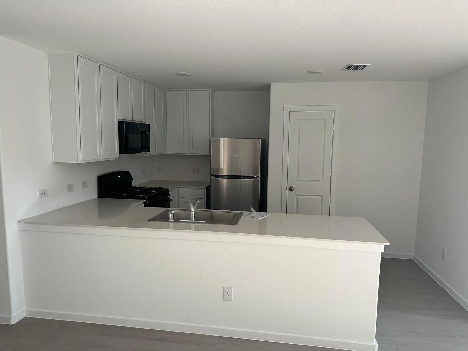 7909 Clements St — Photo 1