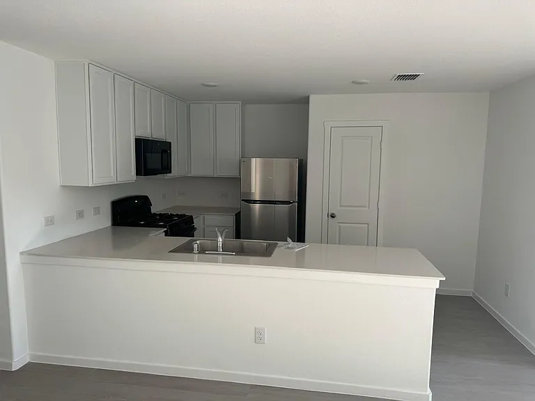7909 Clements St — Photo 1