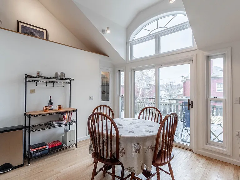 208-210 Vaughan Street — Photo 12
