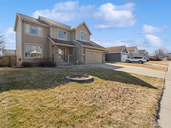 2nd image of 817 SE Chaparal Dr