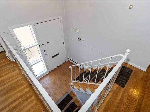 3rd image of 85 Baumont Dr