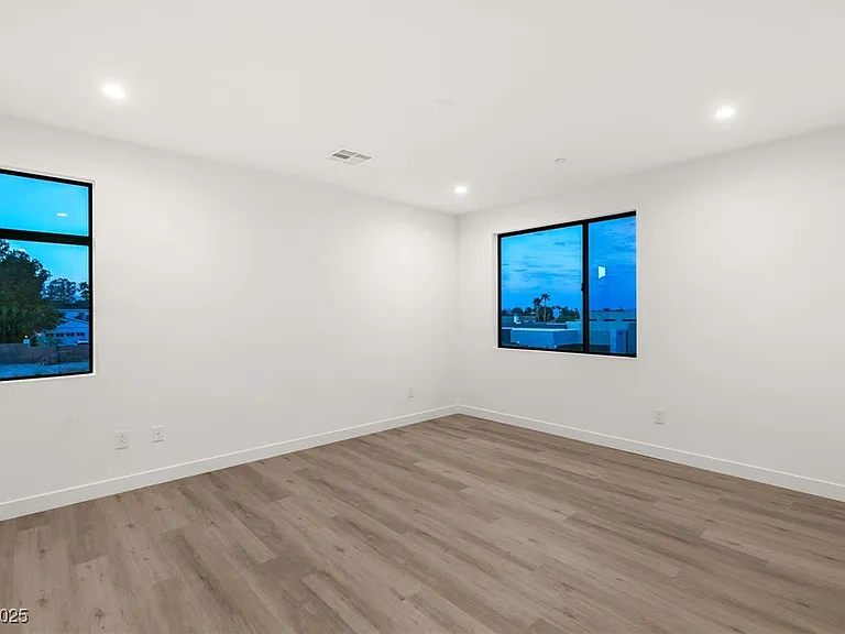 7385 Heron Canyon Ct — Photo 30