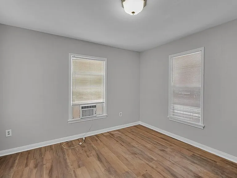2712 Mitchell Ave — Photo 10