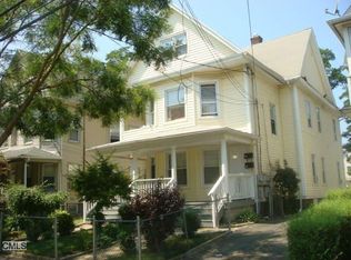 669 W Iranistan Ave, Bridgeport, CT 06605