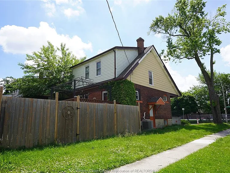 1450 Bruce Ave — Photo 4
